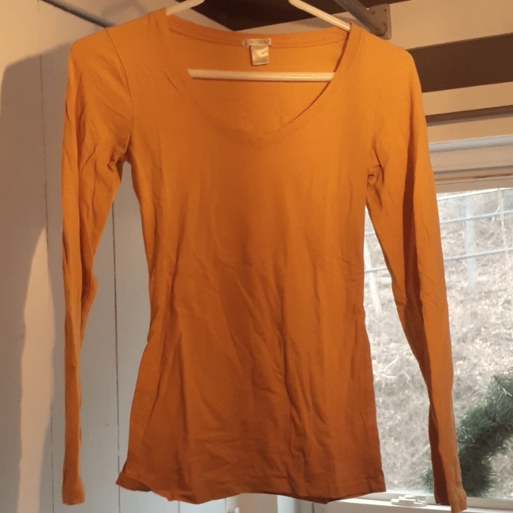 long sleeve v-neck tee